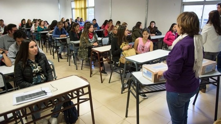 El gobierno de Mendoza anticipó que liquidó mal sueldos docentes y puso una línea de consulta